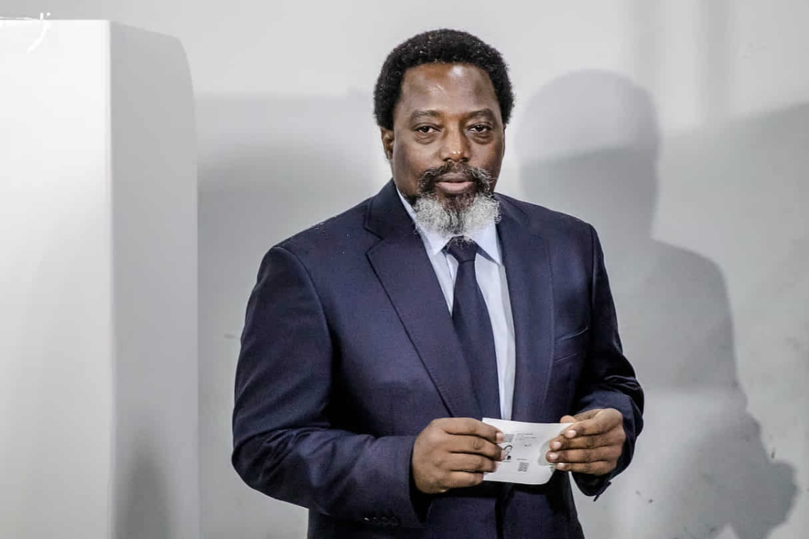 Joseph Kabila vote à Kinshasa, à l’occasion des élections générales, le 30 décembre 2018, alors qu’il était président de la RDC. © Photo by Luis Tato/AFP 